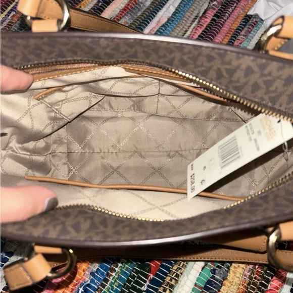 🆕MK Joey Medium Tote - Picture 2 of 3